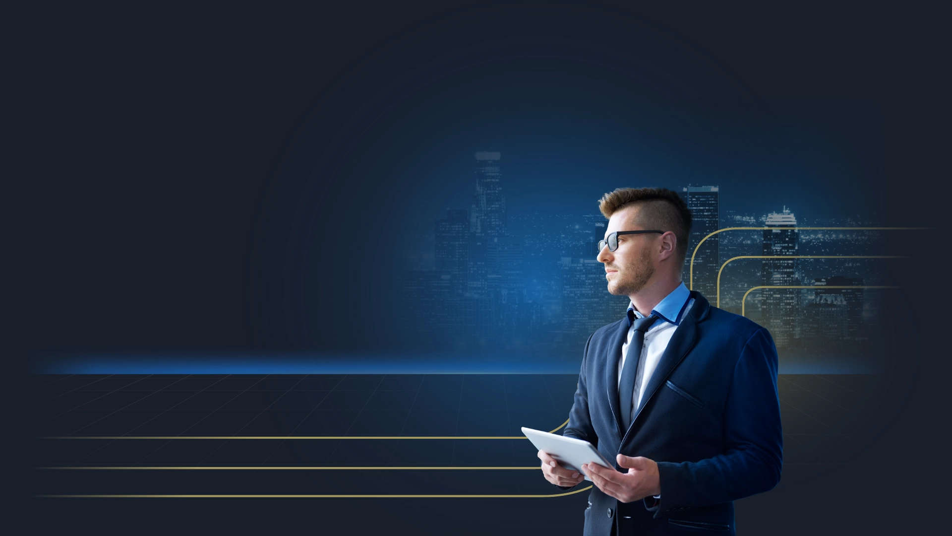 Es un señor con un Ipad en la mano y de fondo una ciudad